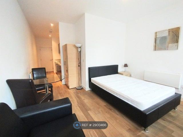 Hanover House, Bradford BD1, Studio to rent, £750 pcm | PrimeLocation