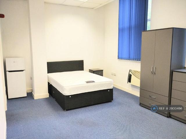 Hanover House, Bradford, BD1 Studio to rent £695 pcm £160 pw