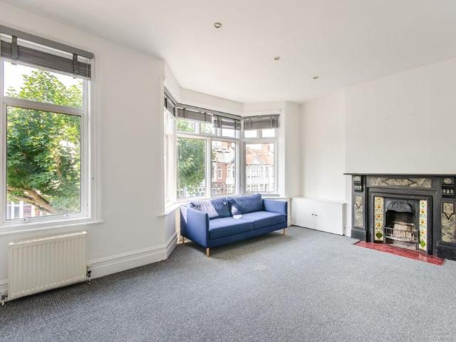 Hanover Road, Brondesbury Park. 3 bed flat to rent £3,300 pcm £762 pw