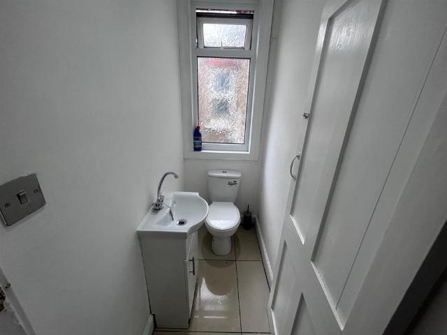 Hanover Road, Tottenham, London 2 bed flat to rent £1,900 pcm £438 pw