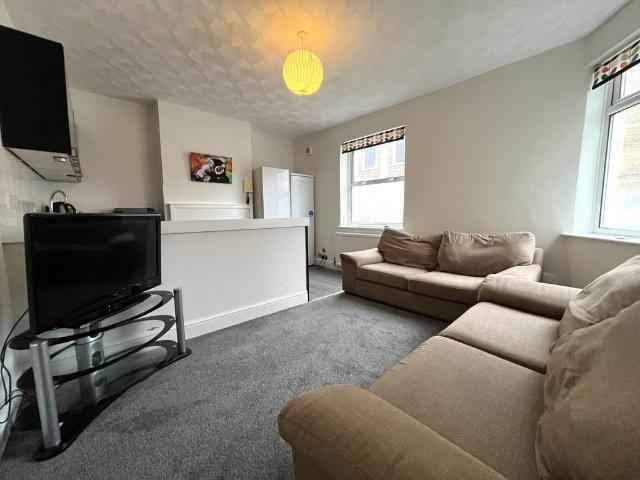 Hanover Street, Cheltenham GL50 1 bed in a house share to rent £495 pcm £114 pw