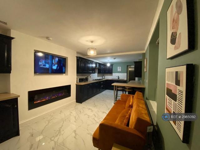 Hanover Street, Swansea, SA1 1 bed in a house share to rent £525 pcm £121 pw