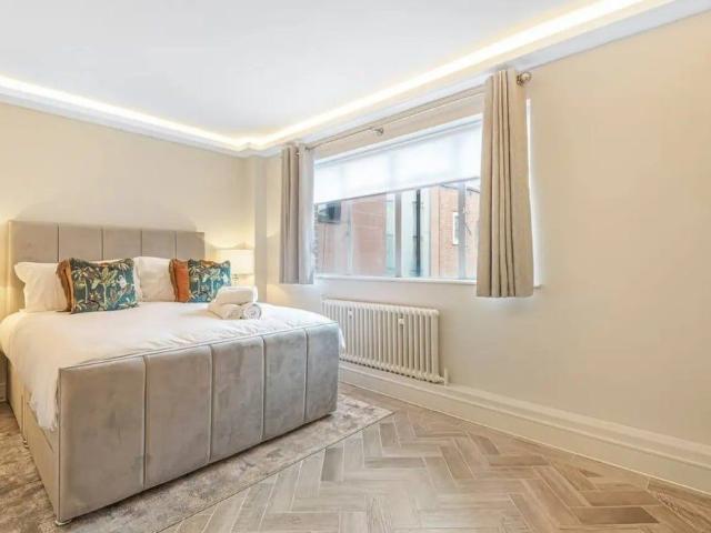Hans Crescent, London, SW1X