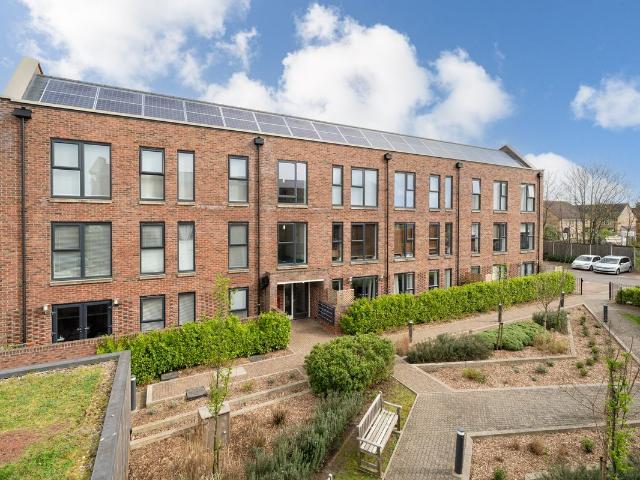 Hansell Gardens, St Albans AL1, 2 bed penthouse to rent, £1,850 pcm | PrimeLocation