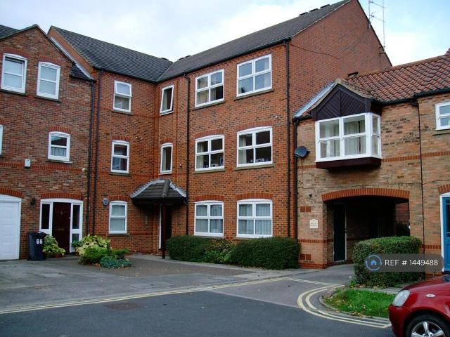 Hansom Place, York, YO31 3 bed flat to rent £2,000 pcm £462 pw