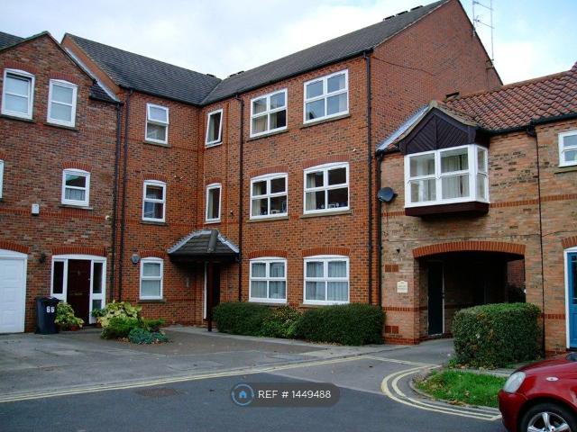 Hansom Place, York YO31, 3 bed flat to rent, £2,000 pcm | PrimeLocation