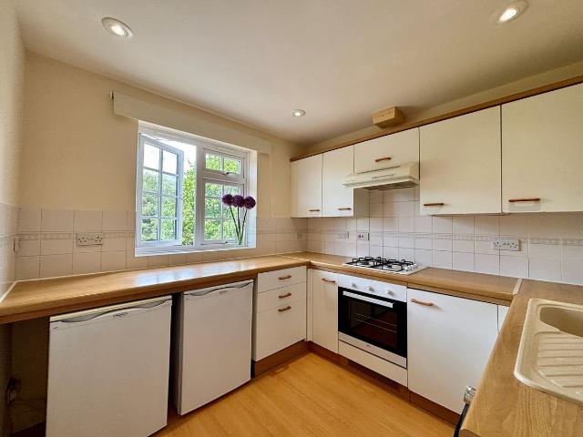 Hanson Close, Beckenham BR3, 2 bed flat to rent, £1,750 pcm | PrimeLocation