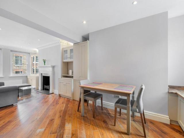 Hanson Street, London W1W 1 bed apartment to rent £2,800 pcm £646 pw