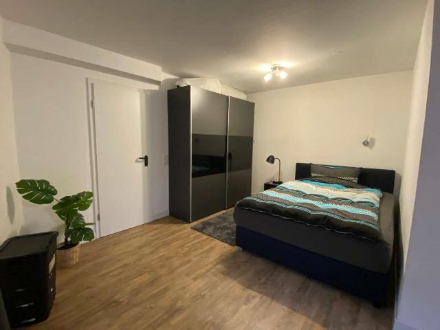 Haan, Gemütliche 2 Zimmer Souterrain Wohnung mit separatem Eingang, Hund erlaubt