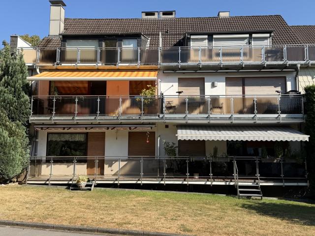 Haan: Renovierungsbedürftige 2 Zimmer Dachgeschosswohnung mit Balkon und Außenstellplatz!