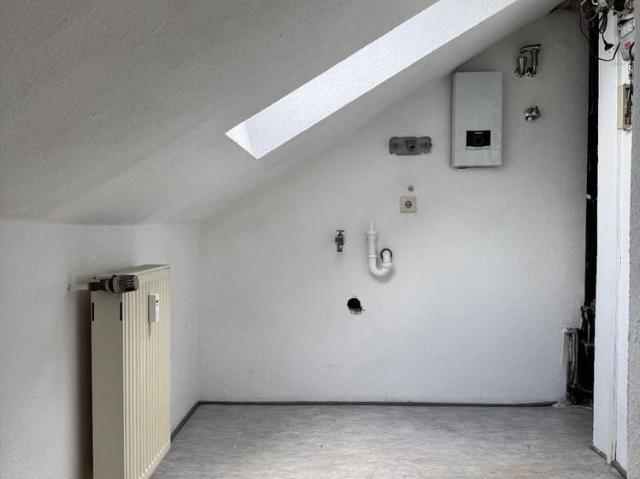 Haan Zentrum Fußgängerzone! Großzügige Dachgeschosswohnung mit 2,5 Zimmern!
