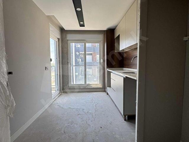 HABİBLERDE HAVUZLU SİTEDE ARAKAT 2+1 SATILIK DAİRE