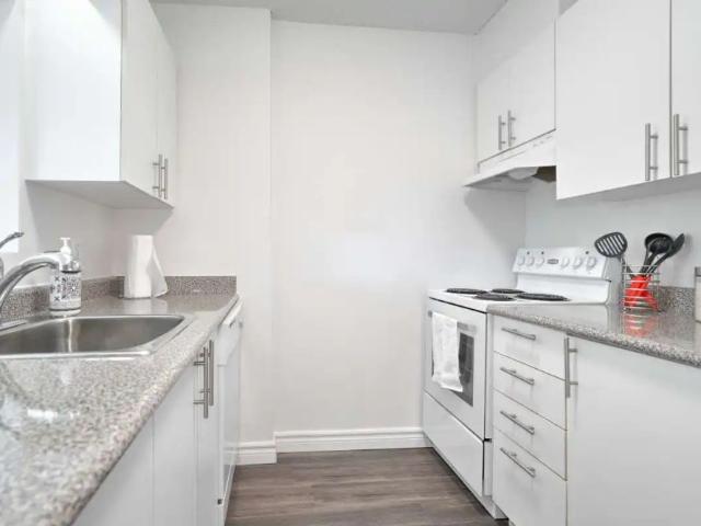 Habitat 2500 Apartments — Bachelor available at 2500 Cavendish Blvd Montreal