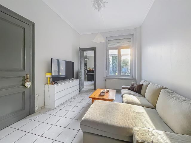 habitation à HOUDENG GOEGNIES 7110 900 €