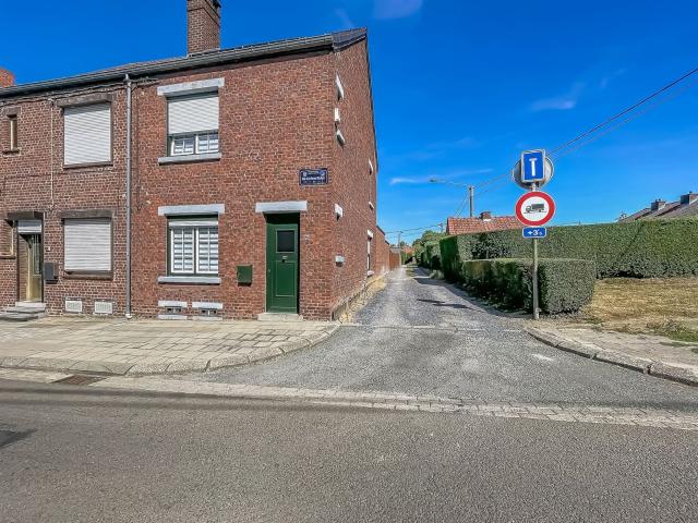 habitation à HOUDENG GOEGNIES 7110 900 €