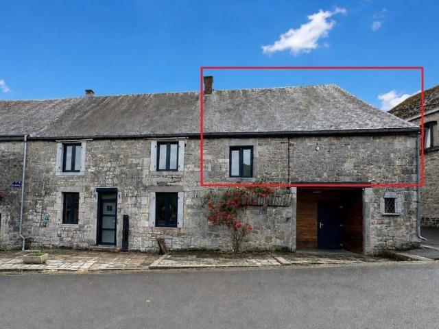 Habitation bel étage avec 1 chambre sise à Agimont
