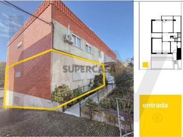 Habitação Duplex com Logradouro e Estacionamento no Coração da Amadora