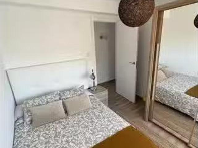 ¡Habitación moderna con impresionantes vistas en Málaga!