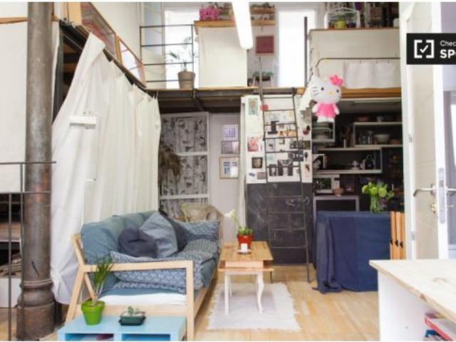 Habitación ordenada en apartamento de 3 dormitorios en Lavapiés