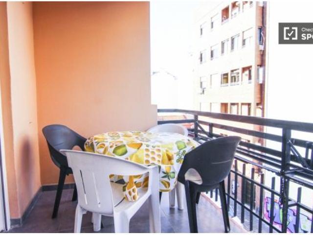 Habitación acogedora con calefacción en piso compartido, Benimaclet