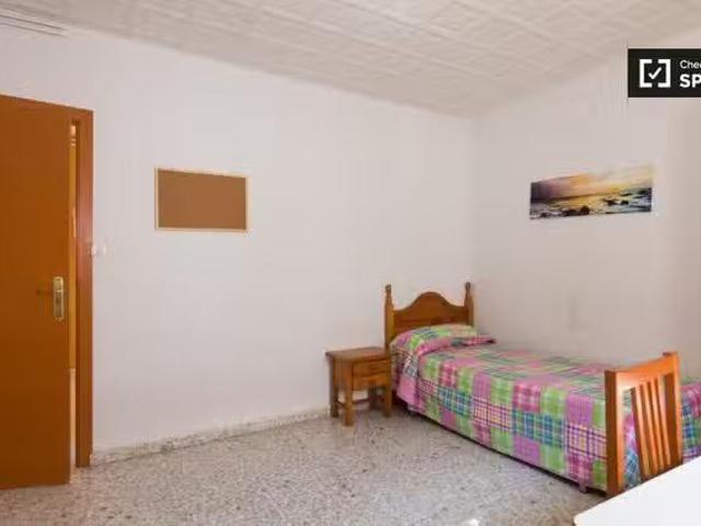 Habitación acogedora en apartamento de 12 habitaciones en Gran.