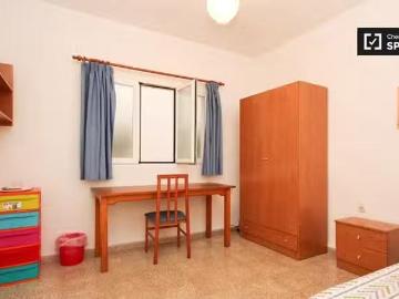 Habitación acogedora en piso compartido en Los Pajaritos, Gran.