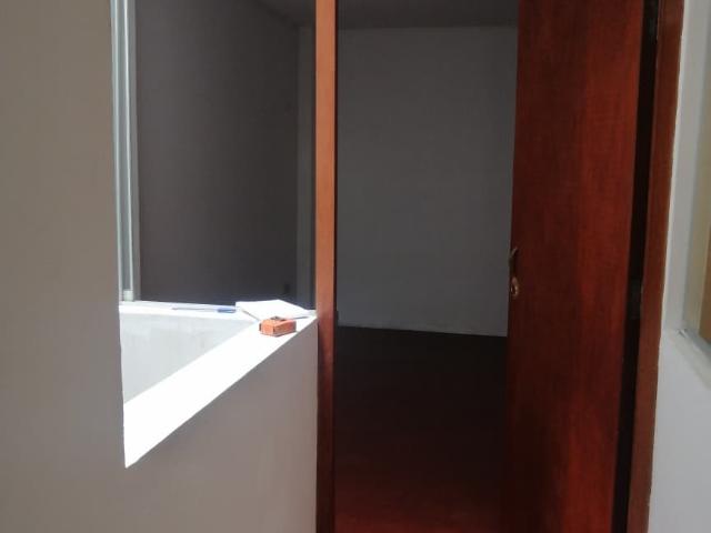 Habitación amplia 18 m² con baño propio y WiFi incluido