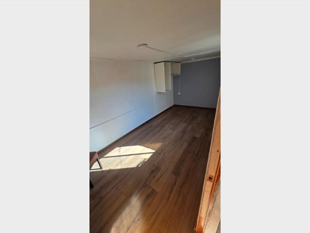 Habitación amplia independiente con baño privado