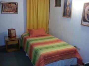 Habitación amueblada