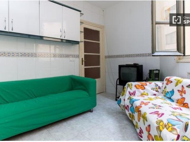 Habitación amueblada con calefacción en piso compartido, Puerta del Sol