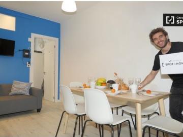 Habitación amueblada con baño en el apartamento de 5 dormitorios, Sant Martí
