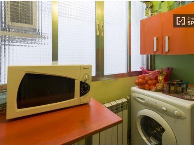 Habitación amueblada con llave independiente en piso compartido, Puerta del Ángel