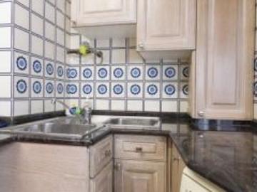 Habitación amueblada en un apartamento de 4 dormitorios en Ibaiondo