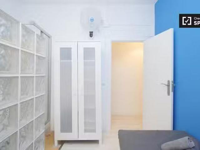 Habitación amueblada en apartamento de 5 dormitorios, Sant Mar.