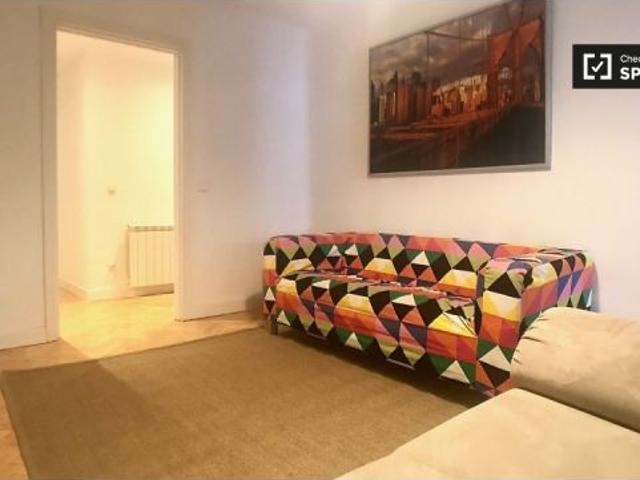 Habitación amueblada en apartamento de 6 dormitorios en Malasaña