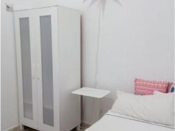 Habitación amueblada en apartamento de 2 dormitorios en Gràcia