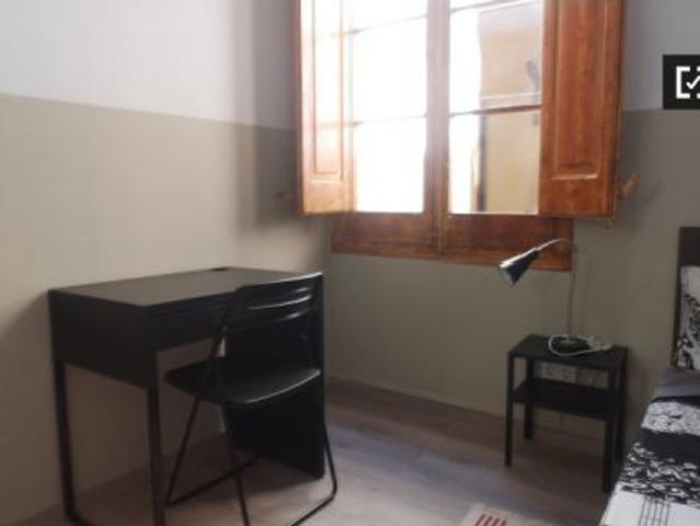 Habitación amueblada en apartamento de 3 dormitorios en El Raval, Barcelona