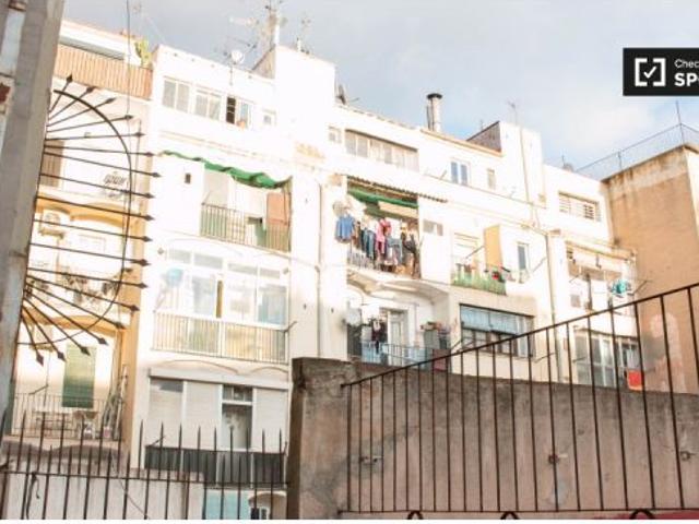 Habitación amueblada en apartamento de 3 dormitorios en El Raval