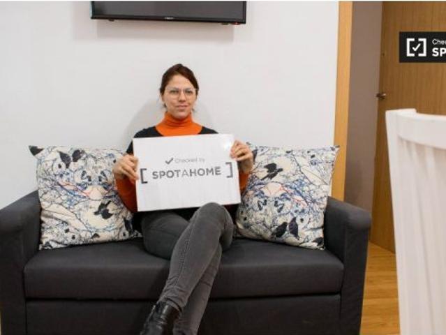 Habitación amueblada en apartamento de 3 dormitorios en El Raval