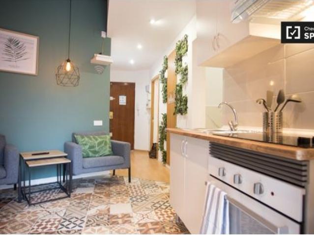 Habitación amueblada en apartamento de 3 dormitorios en Gràcia
