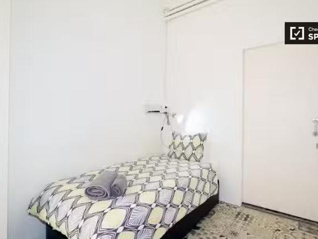 Habitación amueblada en piso compartido en Gràcia, Barcelona