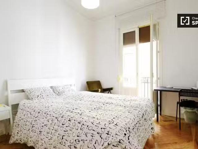 Habitación amueblada en piso compartido en Puerta del Sol, Mad.
