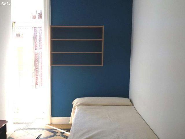 Habitación amueblada en residencia de 8 habitaciones en el centro de Madrid