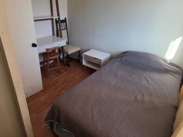 Habitación baño privado disponible, entrada independiente en barrio residencial