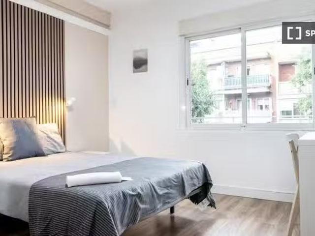 Habitación compartida de 4 habitaciones en Pueblo Nuevo, Madrid