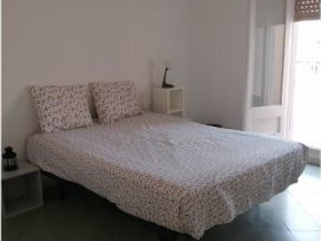 Habitación compartida en alquiler en piso de 9 habitaciones en Eixample Esquerra Solo chicas