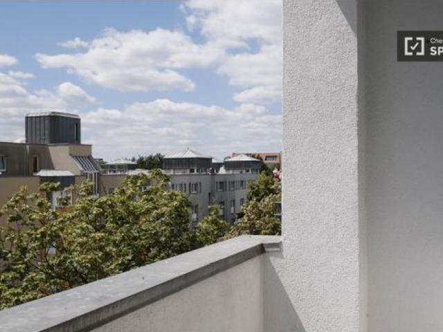 Habitación con balcón privado en un espacioso apartamento compartido de 3 habitaciones en Berlín Mit