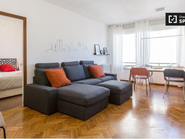 Habitación con baño en apartamento de 4 dormitorios en el Eixample