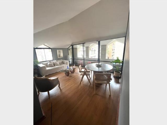Habitación con baño privado cerca de Metro Los Leones