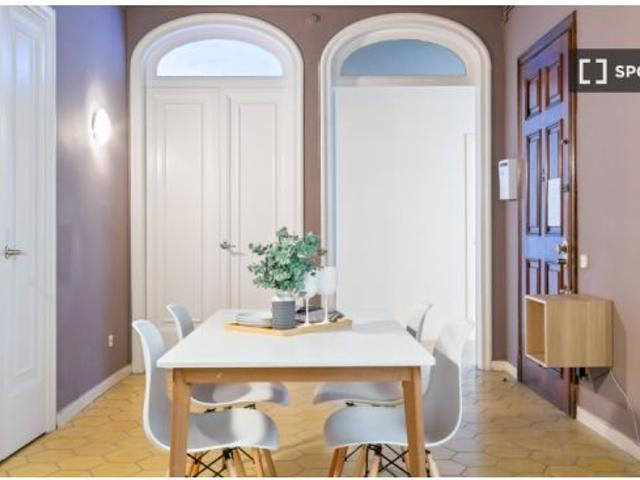Habitación decorada con armario independiente en el piso compartido, Sarrià Sant Gervasi